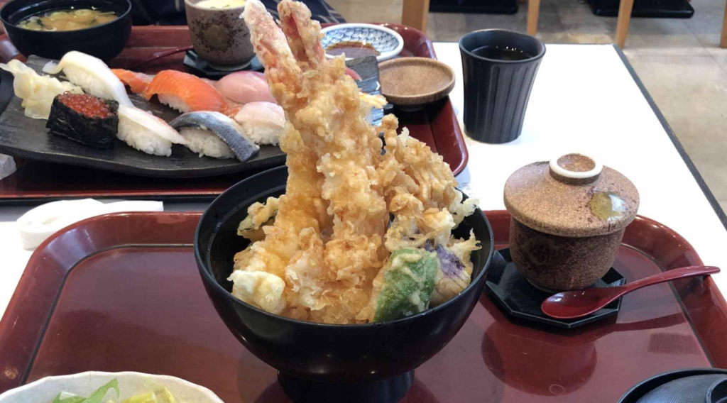 魚魚魚の「特大海老天丼」