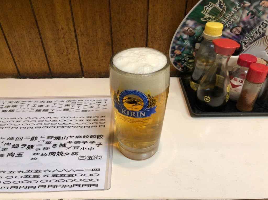 生ビールでちびちびと